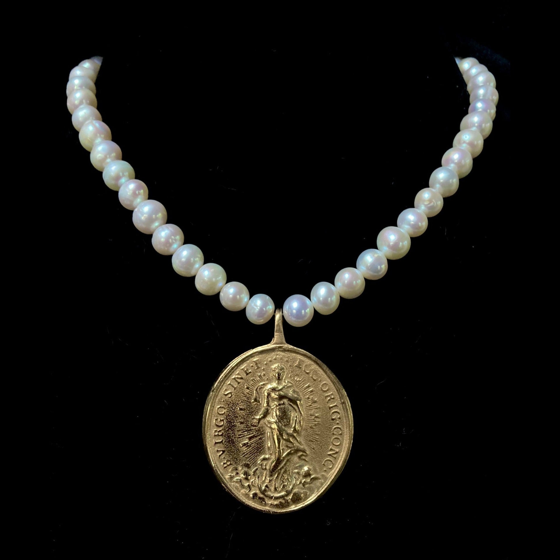 Virgo Rising Fresh Water Pearl Lazuli Necklace - Gold