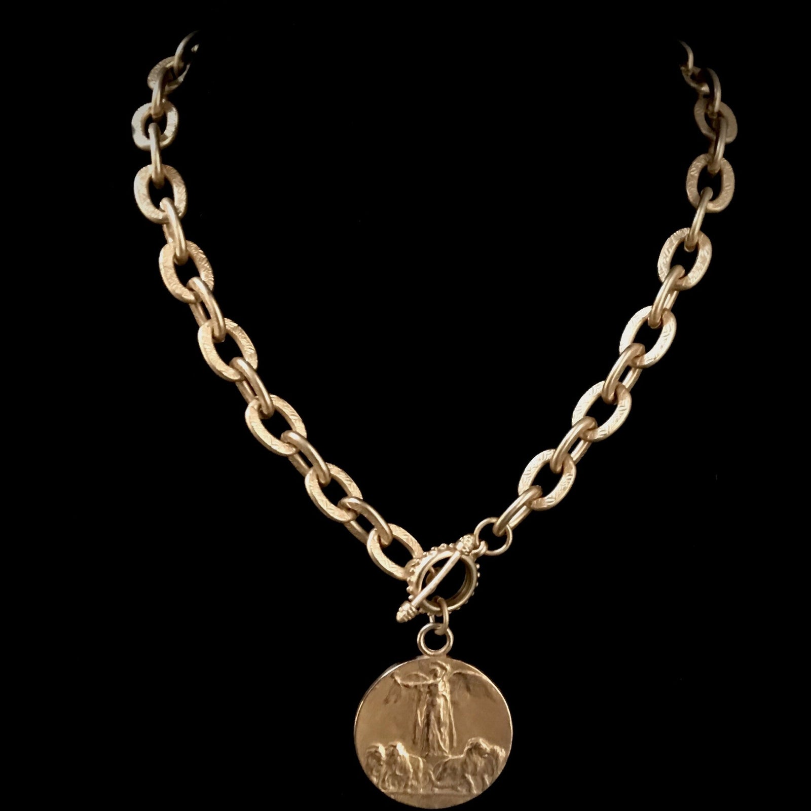 Victoria the Peace Angel Bravery Link Necklace in Matte Gold